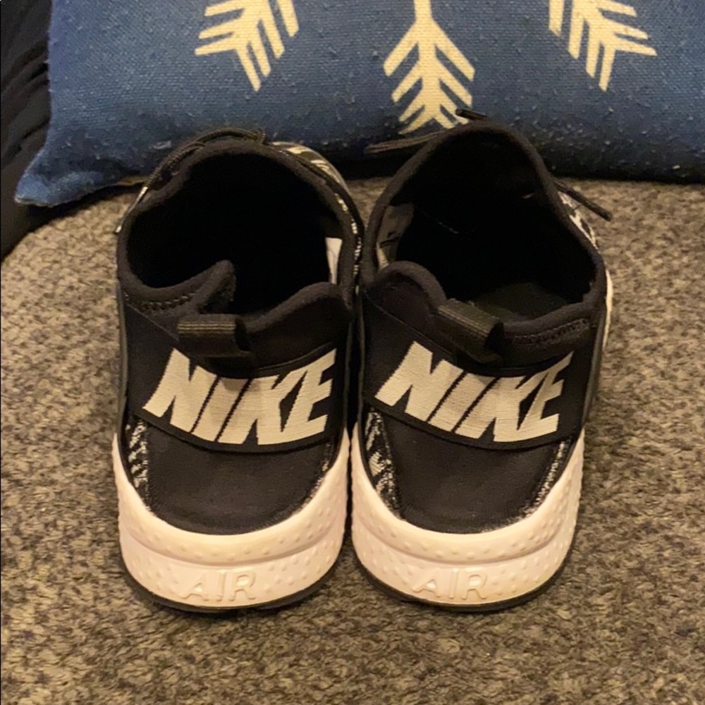 Nike Air Huarache size 7.5